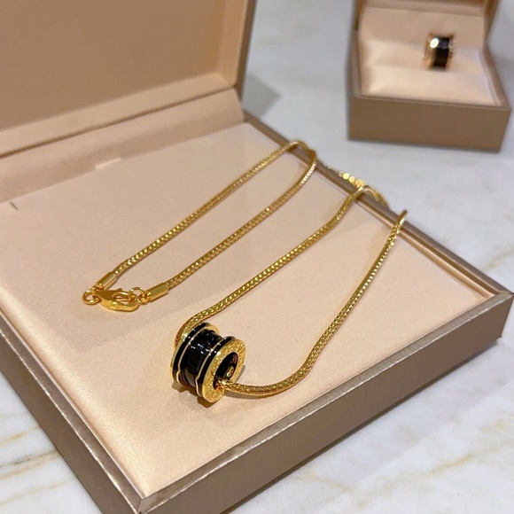 Bulgari Necklace - Picture 6 of 9